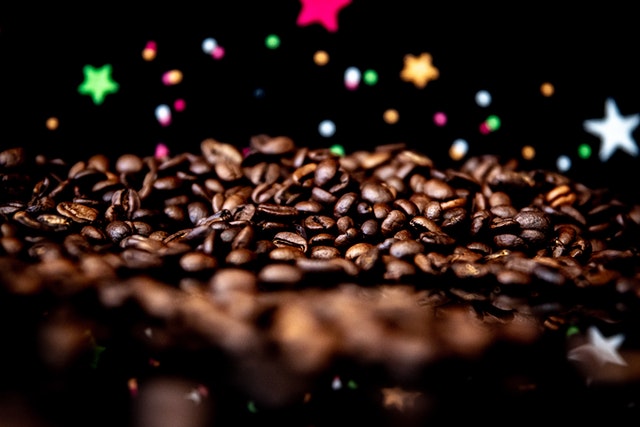 Gebrande koffie stimuleert alle menselijke zintuigen